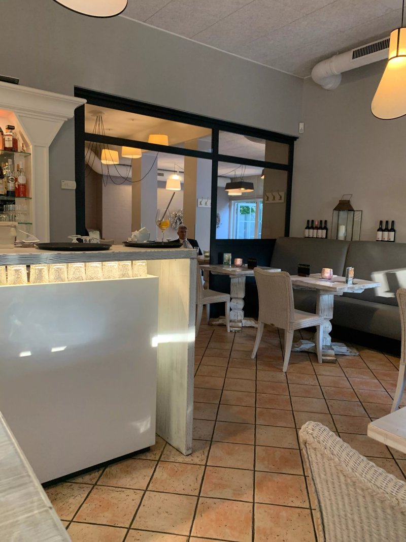Restaurant Ave