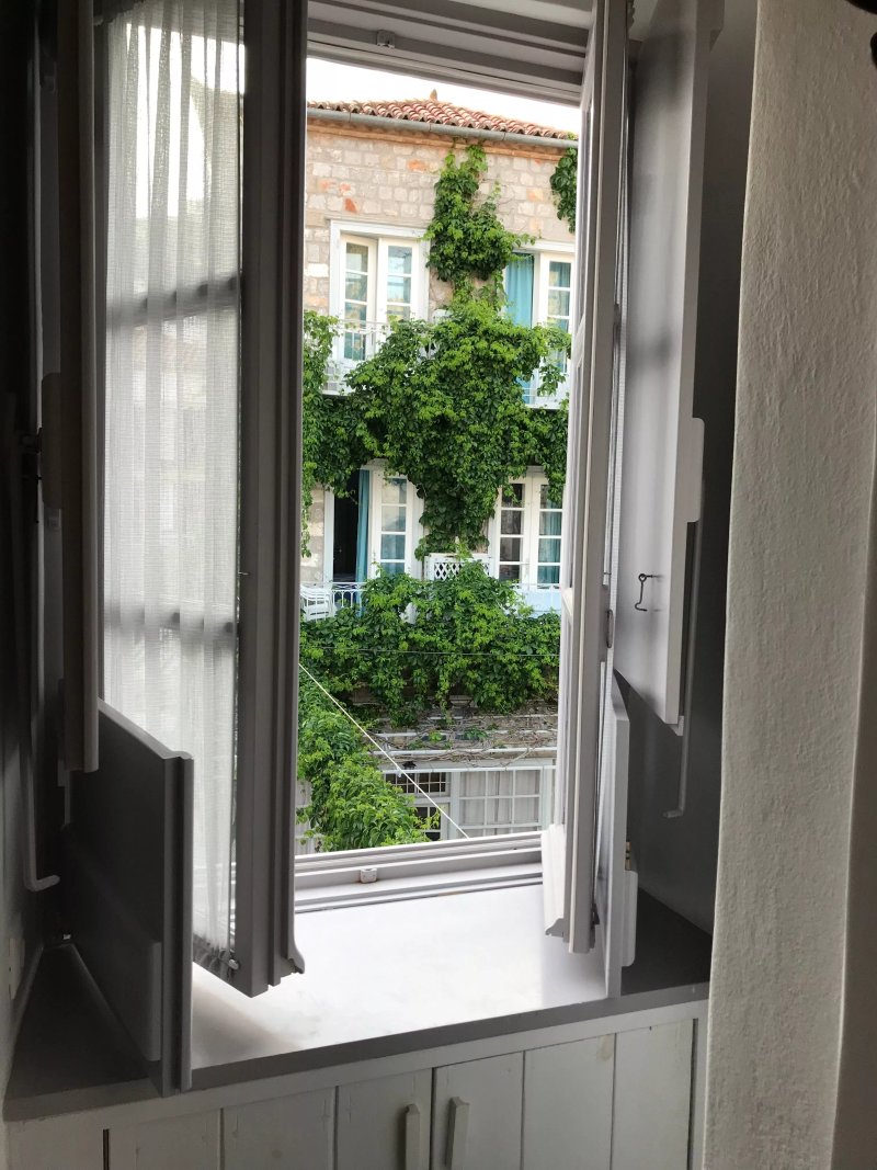 Casa Melenia Hydra