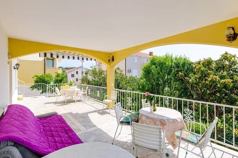Villa Bind - Twin Room with Patio and Garden View (R1)