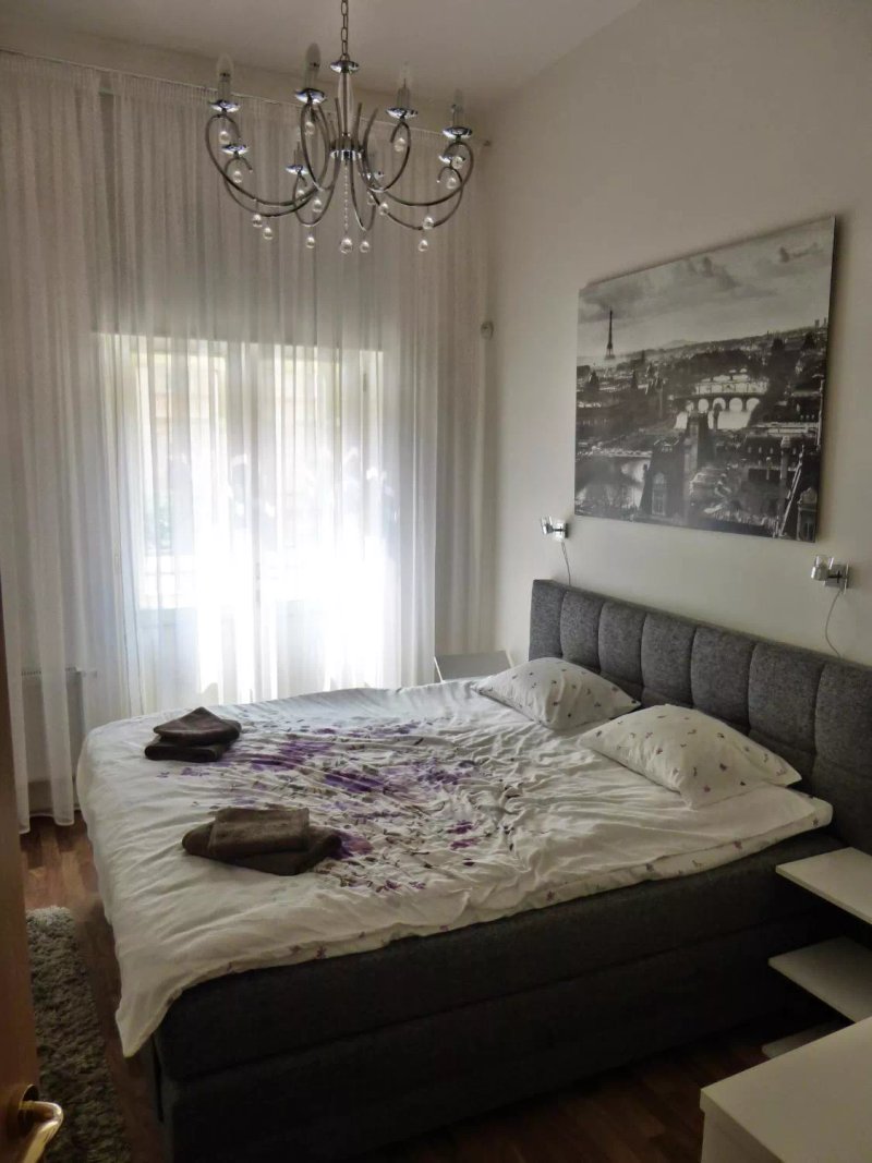 Valencia Apartments