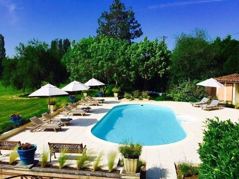 SUMMER GITE IN THE GROUNDS OF CHÂTEAU DE VILLARS EN PERIGORD