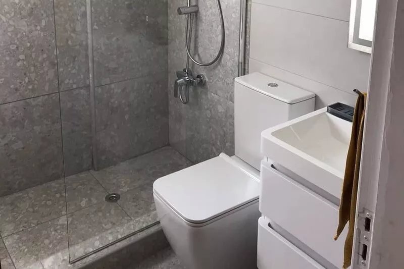 Luxury 1 bedroom apartment with Large private balcony, free Wi-Fi & 2 pool