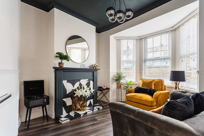 STUNNING 5 BEDROOM TOWNHOUSE 5 MINS TO CITY CENTRE