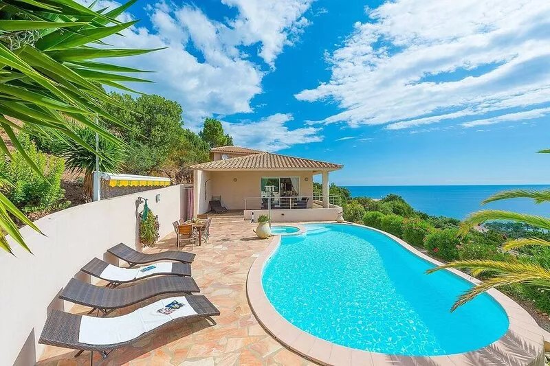*********** Favone. High Standard Villa with private swimming pool and seaview.