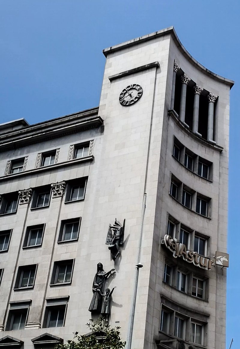 Escultura <el Ahorro>