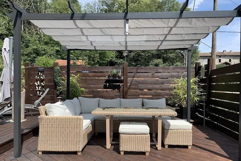 child & pet friendly complex | heated pool | local equestrian | sleeps 4