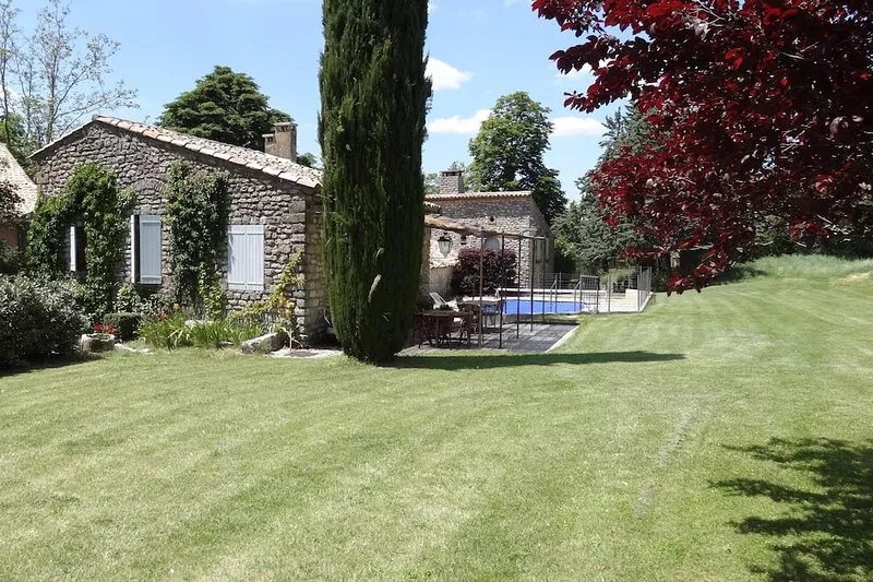 Bastide in the heart of the luberon park Saignon village, rated 4 stars
