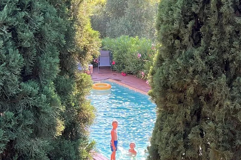 Superb villa with sea and mountain views, heated pool and landscaped garden of