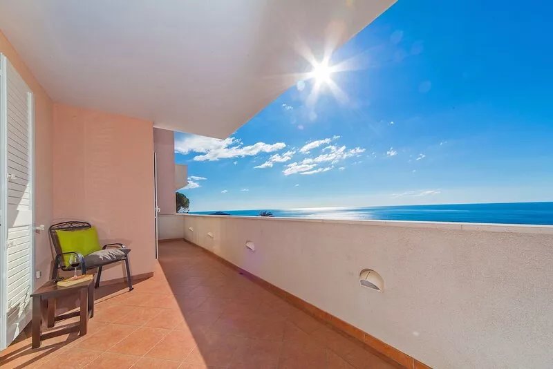 Stunning Apartment above Old Town with Amazing Views over Dubrovnik & Islands