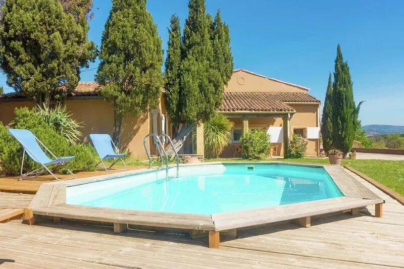 Stunning Holiday Home with Swimming Pool in Loupia