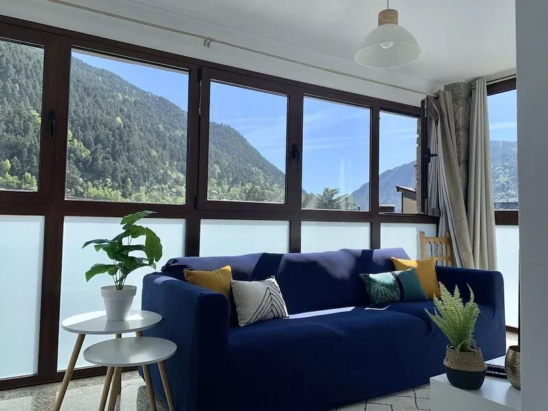 Old Village - Spacious 2 BR close to all services, quiet with breathtaking views