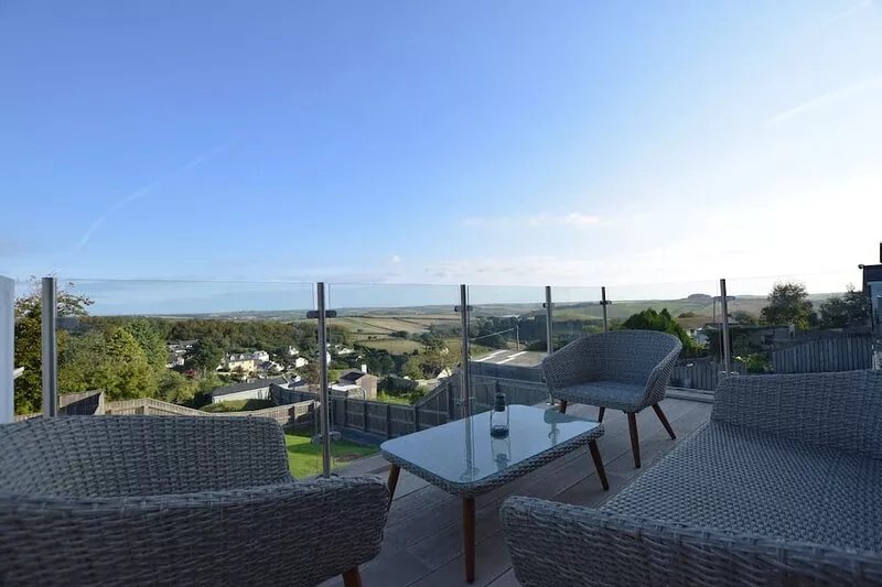 Immaculate Luxury Holiday Home in Salcombe sleeps 8, perfect for 2 families.