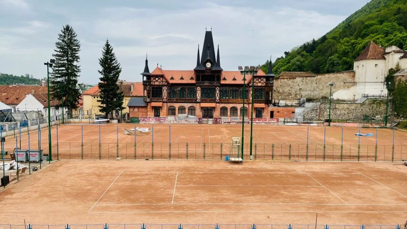 Tennis court