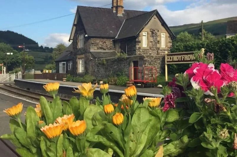 Porter's lodge by heritage Railway line  (adjoining Station House)
