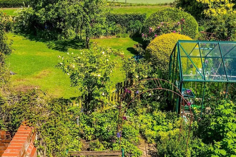 Cottage in village location with lovely views to the Hambleton Hills and White H