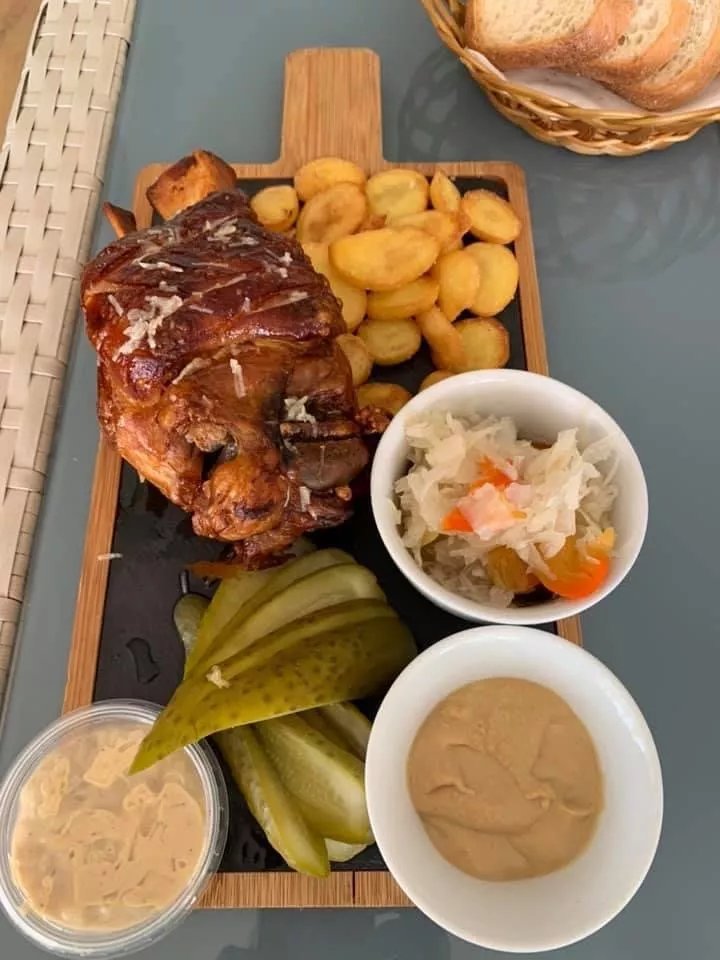 Restauracia Na Futbalovom Ihrisku