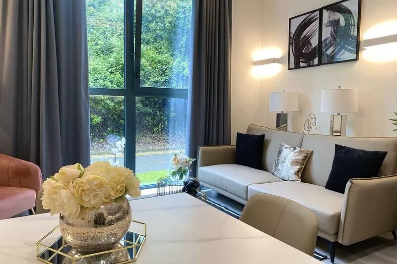 Newpointe Stunning 1-bedroom Serviced Apartment