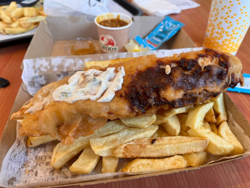 Dinos Family Chip Shop