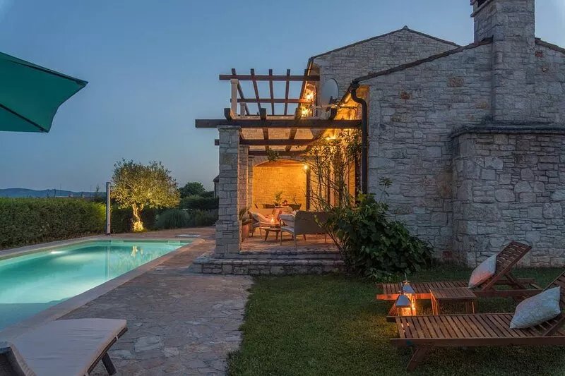 New, high quality stone villa with panoramic views - LAST MINUTE OFFERS!