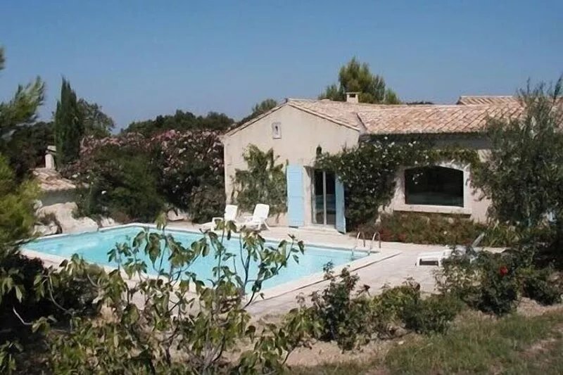 Luxurious villa at edge of the Alpilles with 3 bedrooms and pool in Eygalières