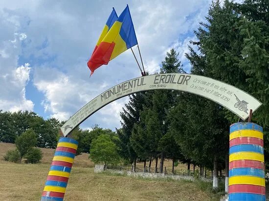 Cimitirul Si Monumentul Eroilor