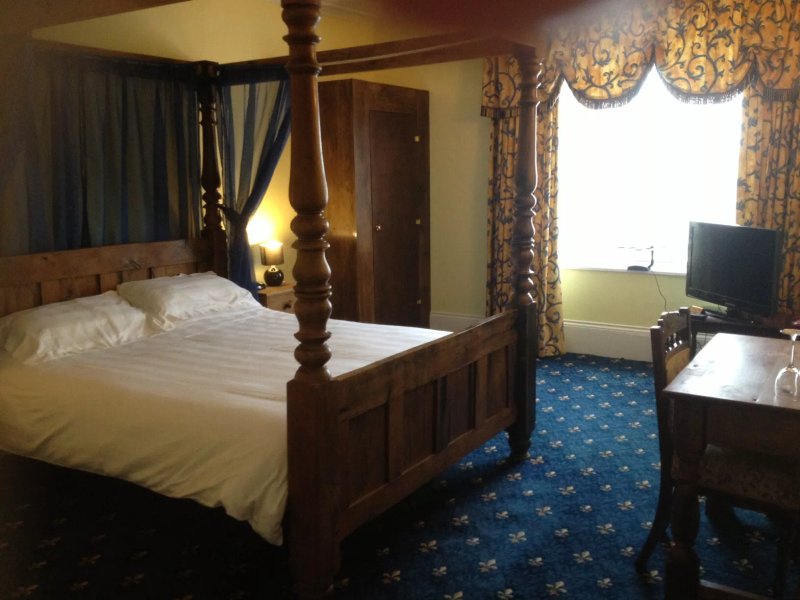 The Globe Hotel