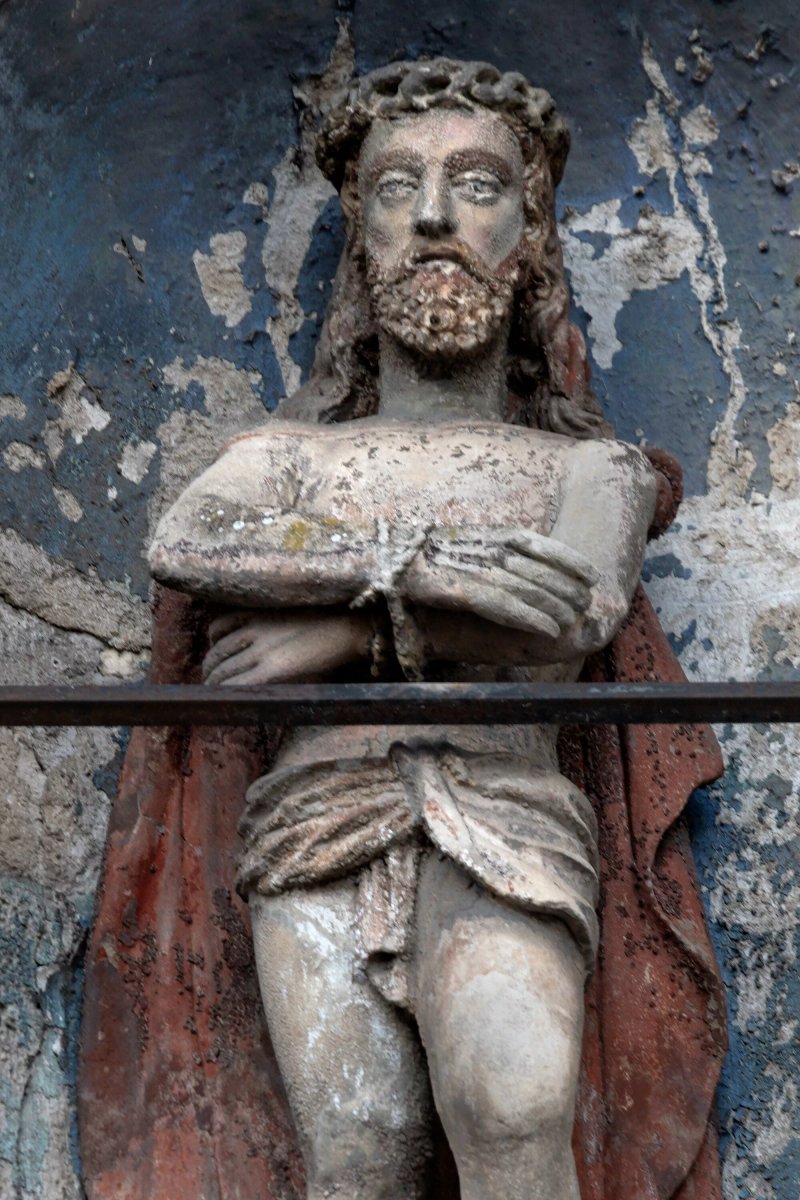 Statue Historique Sur Mur D'habitation
