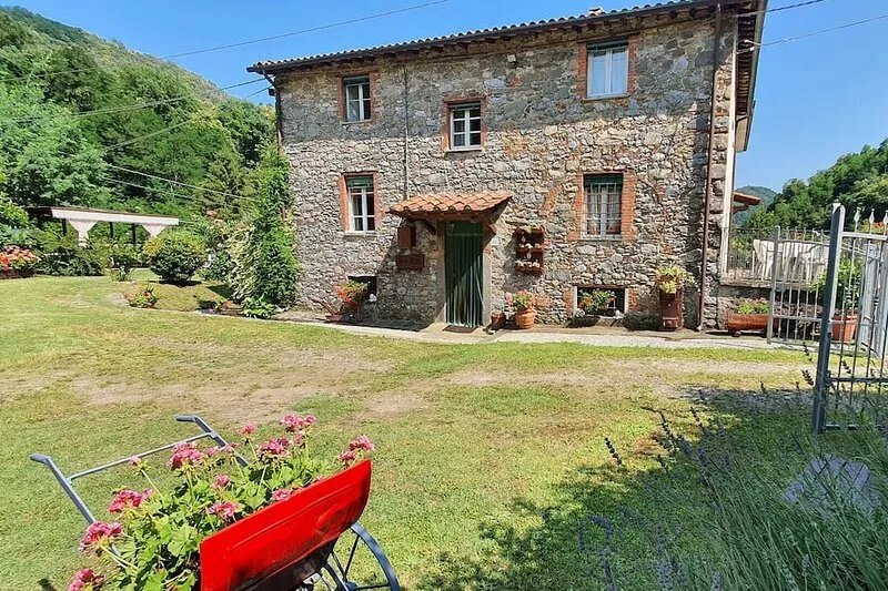 Cottage with private pool, located close to the natural reserve of the Apuan
