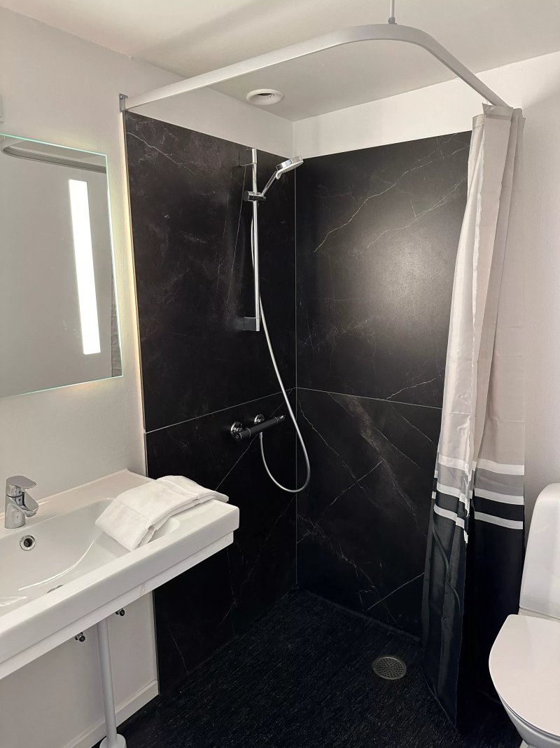 VISIONHOUSE Hotel