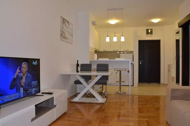 2-bedroom apartment with a seaview "Podmaine 70"