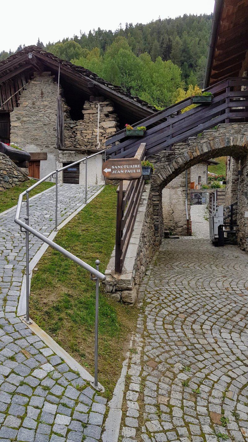 Santuario Giovanni Paolo II Les Combes