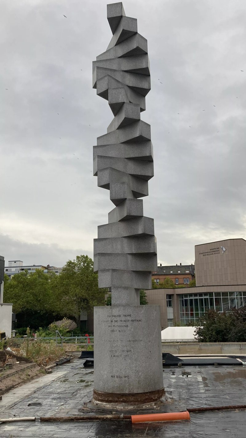 Skulptur Endlose Treppe