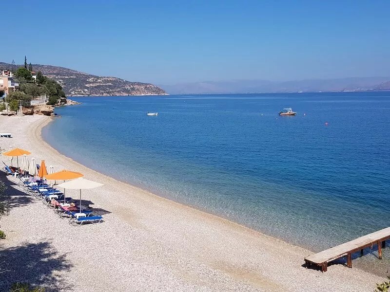 Sunrise 2 Apartment - Beautifully Located Air Conditioned Apartment Above Beach