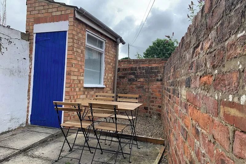 The Warwick - Quaint Victorian Home - Free Parking
