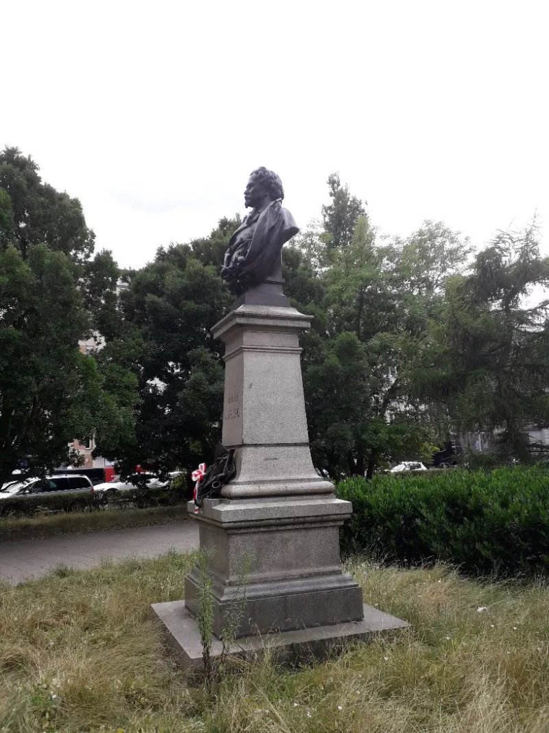 Pomnik Kornela Ujejskiego