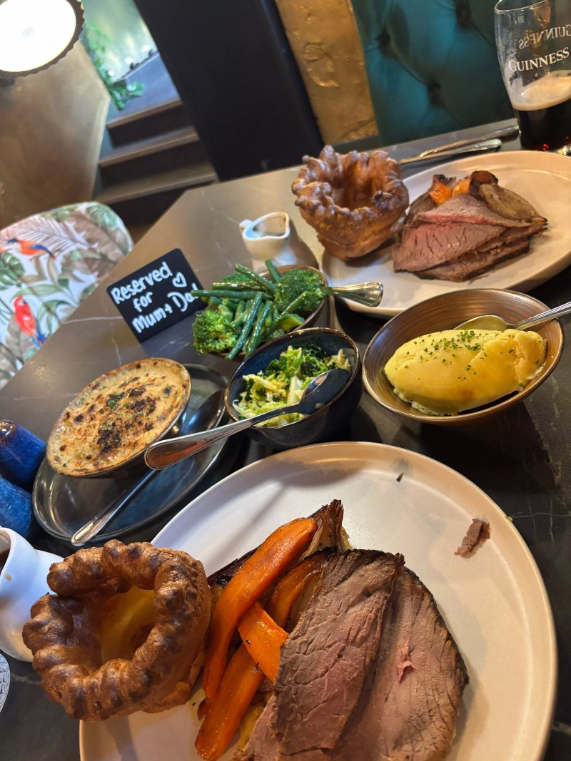 Zuu Bar & Eatery