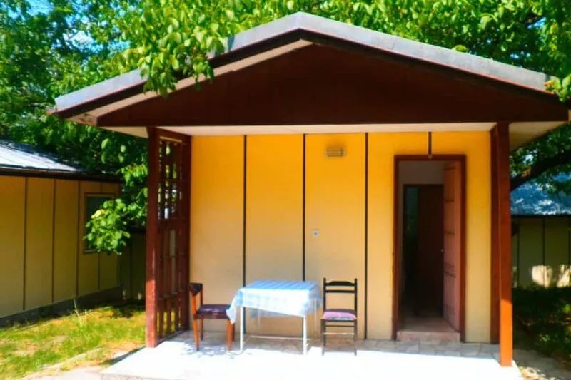 Ideal bungalow for 2 or 3 guests surrounded by a lovely garden