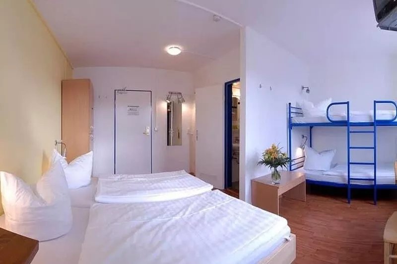 Single Room, Shower, Toilet - a & o Dresden Hauptbahnhof