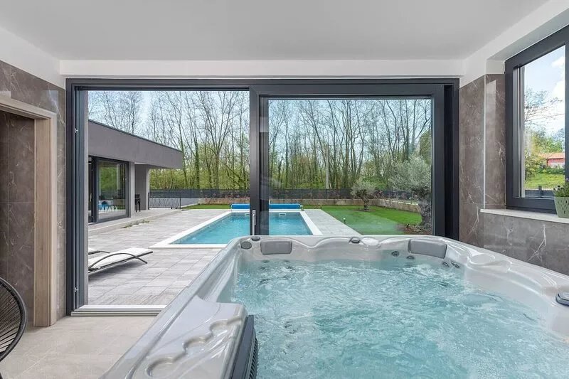 Modern Villa Alison Deluxe with private spa center and heated swimming pool