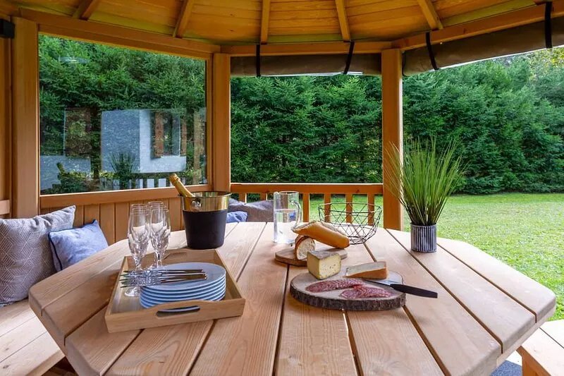 Chalet le Tricouni -  sleeps 10 guests  in 5 bedrooms with Nordic Bath