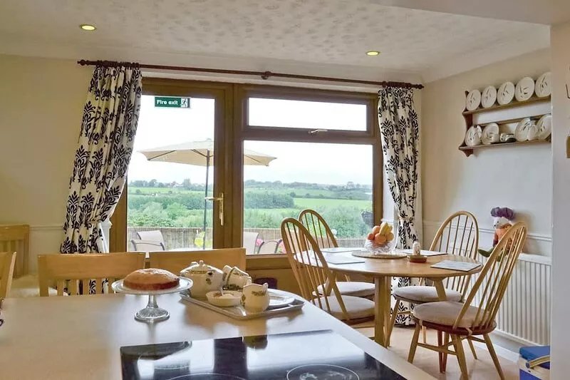 4 bedroom accommodation in Huthwaite, near Sutton-in-Ashfield