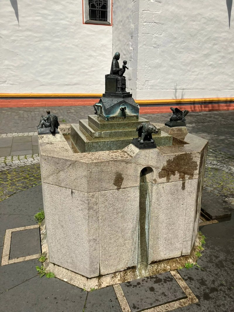 Schwarzrheindorfer Marienbrunnen