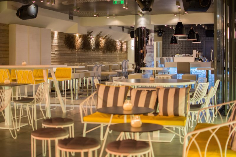 Lobby all day bar