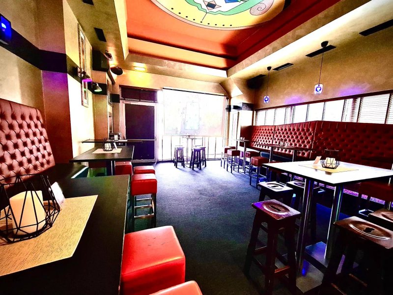 Hollywood Bar