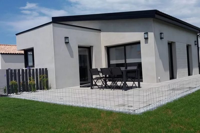Architect house with SPA 300 meters from the beach in ST GILLES CROIX DE VIE