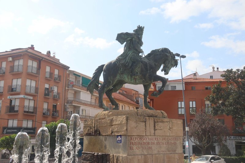 Escultura De Alfonso Viii