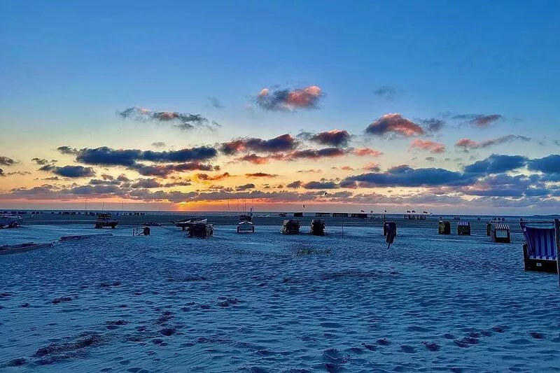 More sea with a view of the Wadden Sea