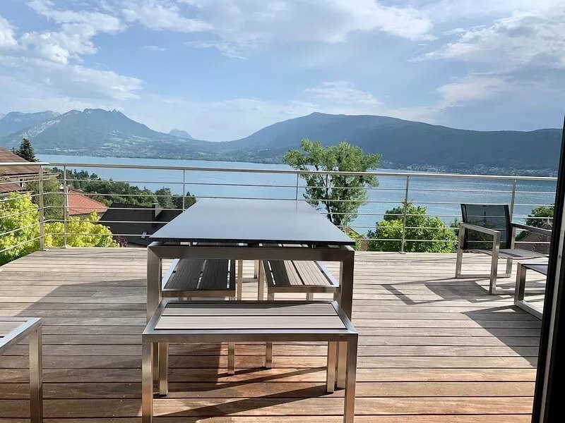 Superb lake view villa, facing south, pool. 60sqm living-dining. 4 bdr, 3 bth.