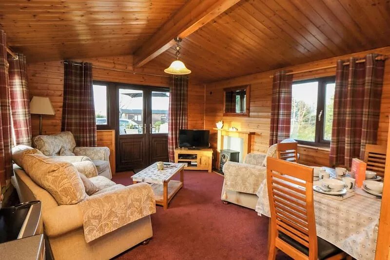 HAWTHORNE LODGE, pet friendly, with a garden in Danby