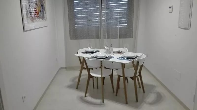 LUXURY 2 BED PENTHOUSE APARTMENT, PRIME LOCATION, ONLY 700 METRES FROM THE BEACH